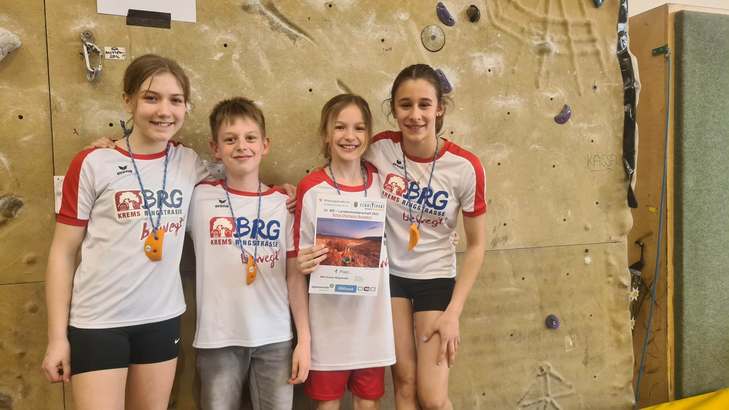 Read more about the article Schul Olympics Bouldern – Team des BRG Krems Ringstraße am 1. Platz